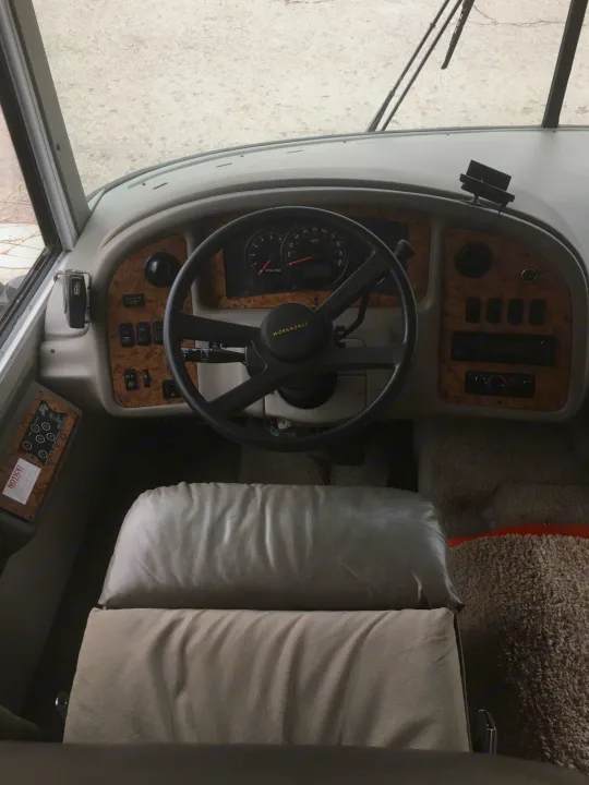 Comfortable driver seating with impressive views!. R-Vision Trail-Lite 25 2005