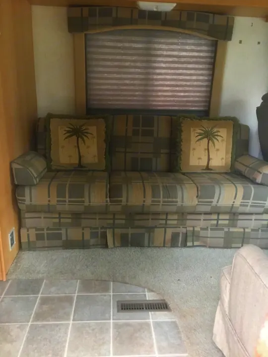 The couch can be deployed to make a double bed. . R-Vision Trail-Lite 25 2005