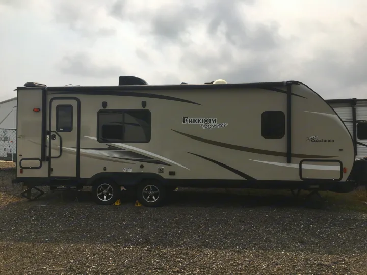 Coachmen Freedom Express 2017