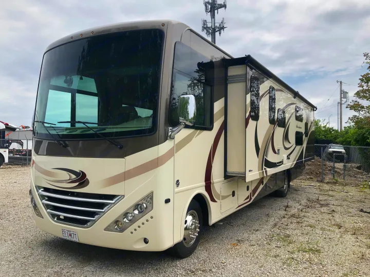 Thor Motor Coach Hurricane 2017