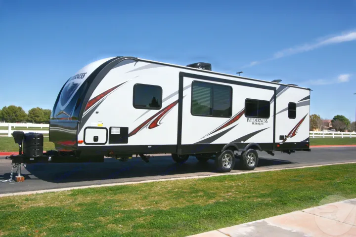 This modern white Wilderness travel trailer, a great RV rental for your next adventure, is ready to explore.. Heartland Wilderness 2020