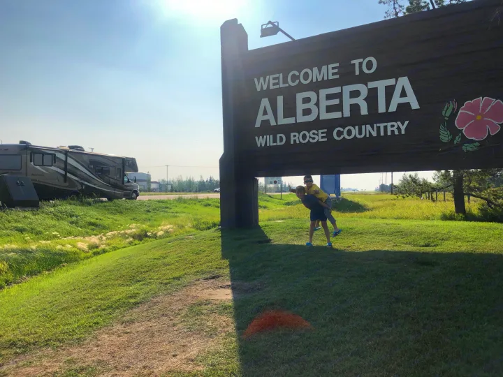 Discover the Canadian Rockies in our nice Class C Motorhome !. Forest River Sunseeker 2014