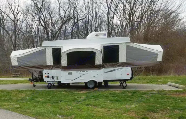 Pop up Camper with Slideout. A/C and Furnace. Tinted windows for Privacy. Forest River Freedom 2014