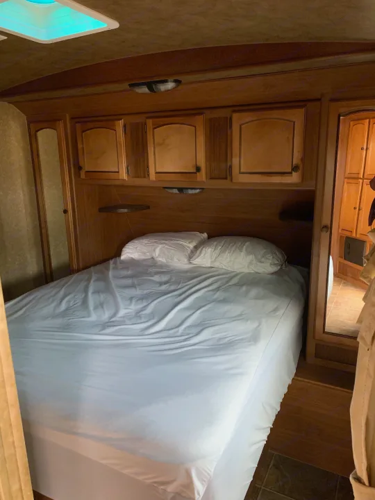 Home style queen mattress with extra sheets. Crossroads Sunset Trail Reserve 2014