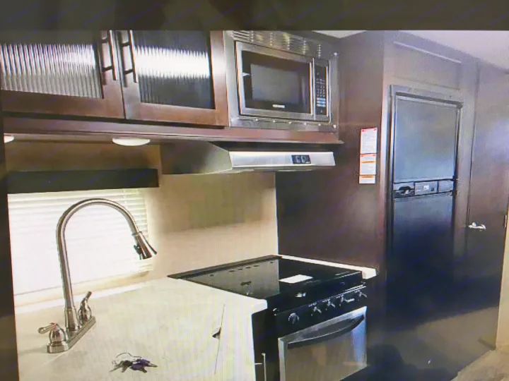 Plenty of counter space with oven and stove top,. Cherokee Grey Wolf 2017