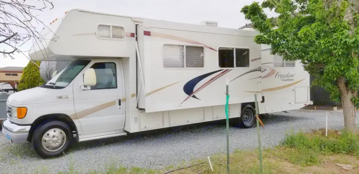 Thirty feet of fun. Slide out included.. Coachmen Freedom 2006