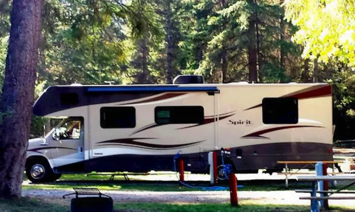 Easily maneuvered, and drives well, with cruise control, side mirrors also have cameras to see your potential blind spot when negotiating a lane change!. Itasca Silver Spirit Elite 2015
