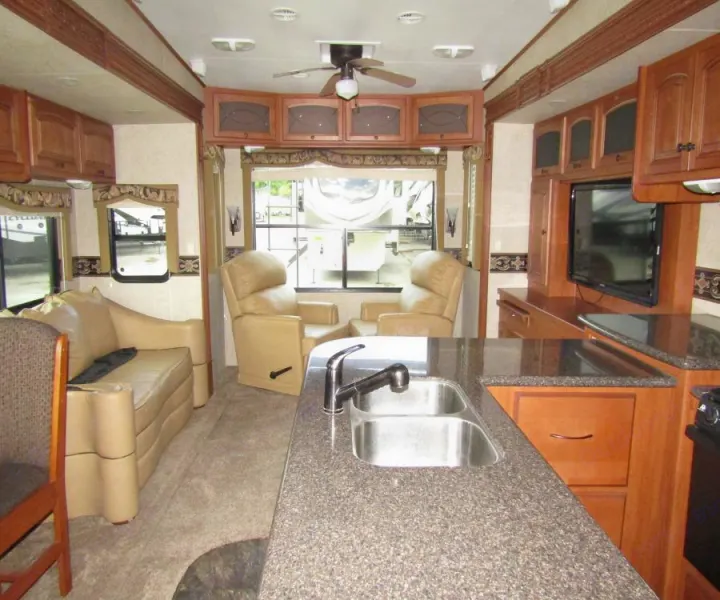 The galley ! Still plenty of space behind this picture know enhancements !. Heartland Big Country 2015