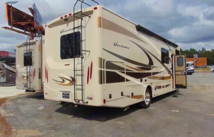 Thor Motor Coach Hurricane 2016