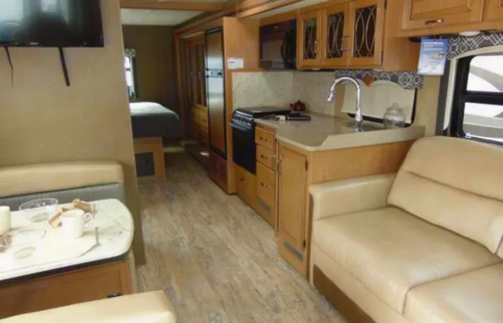 Thor Motor Coach Hurricane 2016