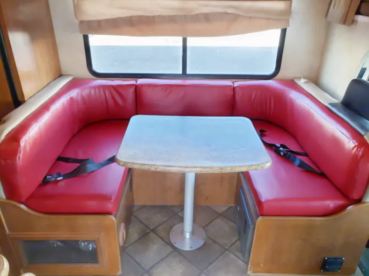Thor Motor Coach Four Winds 2014