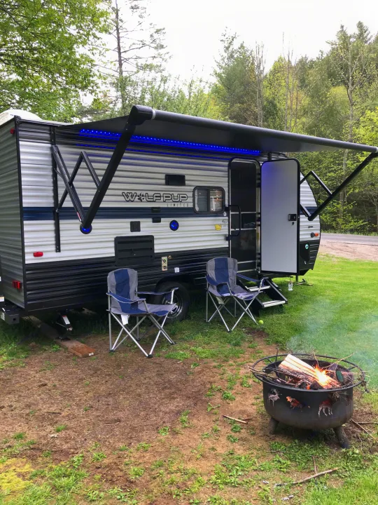 Power awning and outdoor speakers make this a great place to hang out in all kinds of weather. Forest River Cherokee Wolf Pup 2019