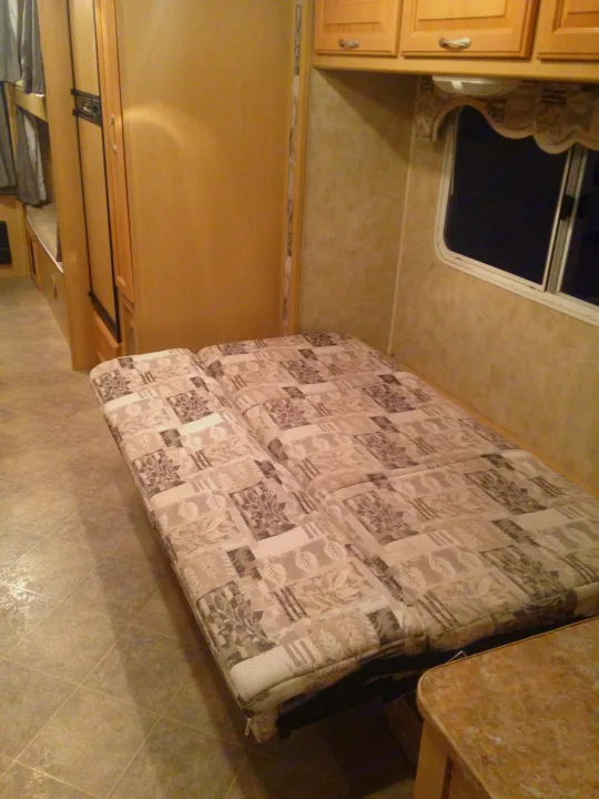 The couch folded out to a bed.. Dutchmen Aerolite 2007