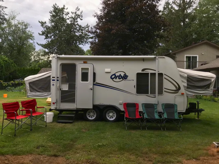 Comes with camping chairs if you need them.. Fleetwood Orbit 2006