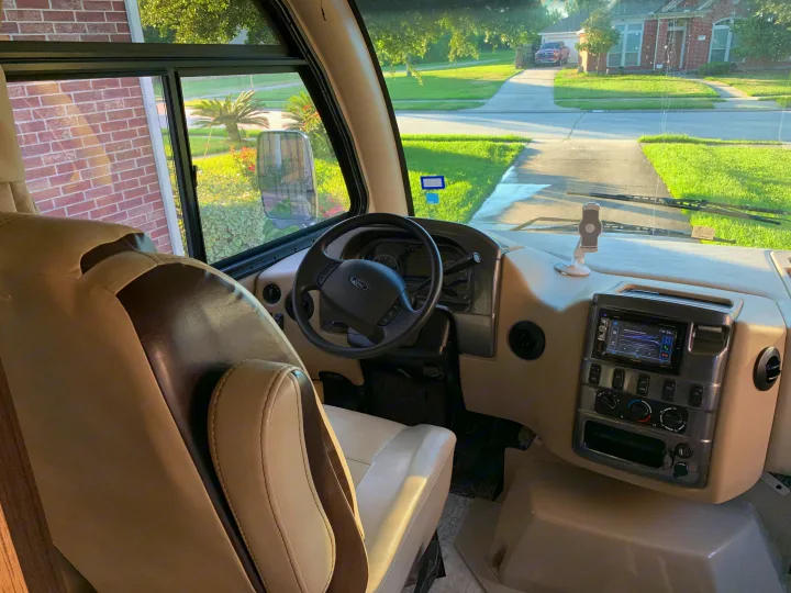 Captain chair. . Thor Motor Coach Axis 2018