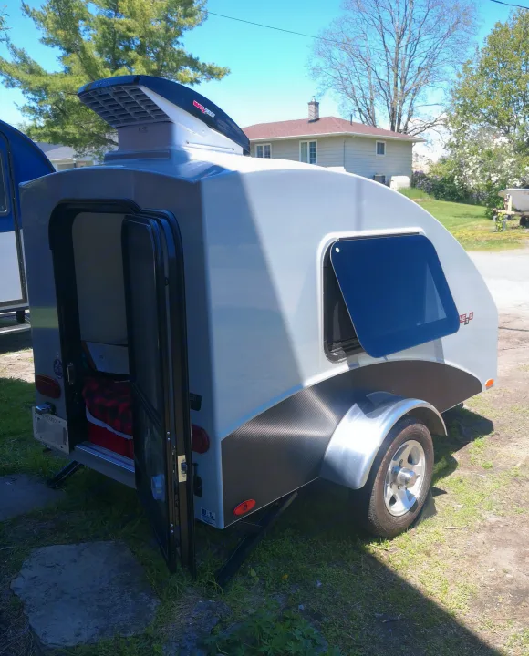 Very light only 369lbs to tow. . helio He3 2019
