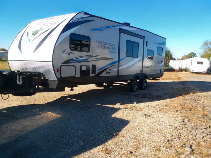 Coachmen Freedom Express 2017