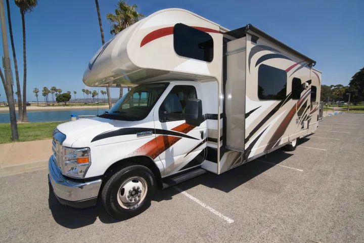 Thor Motor Coach Outlaw 2016