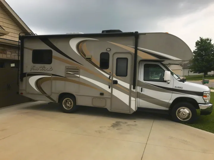 exterior. Thor Motor Coach Four Winds 2015
