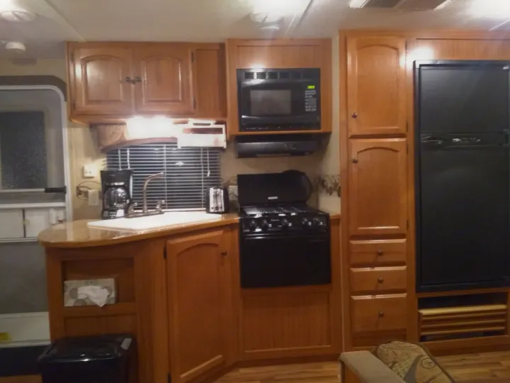 Kitchen Layout. Dutchmen Coleman 2010