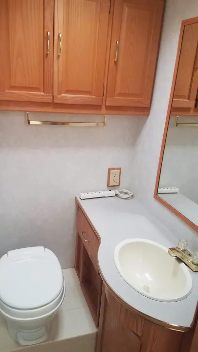 Bathroom. Itasca Spirit 2001