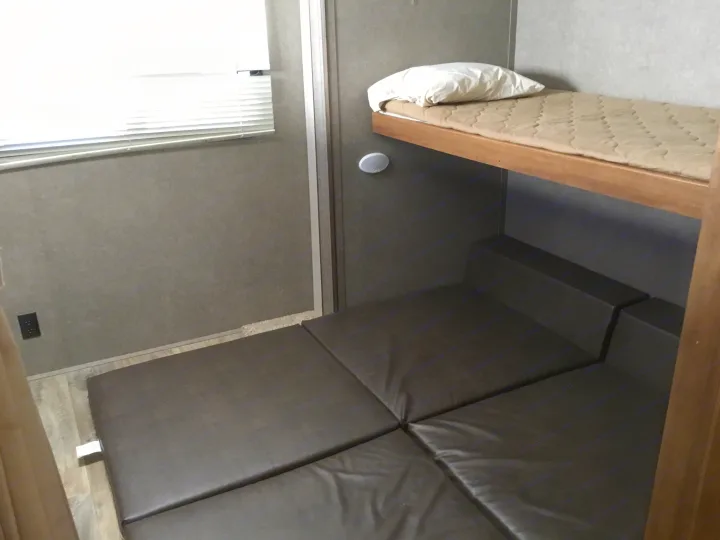 This bunk room is great for kids!. Keystone Springdale 2016