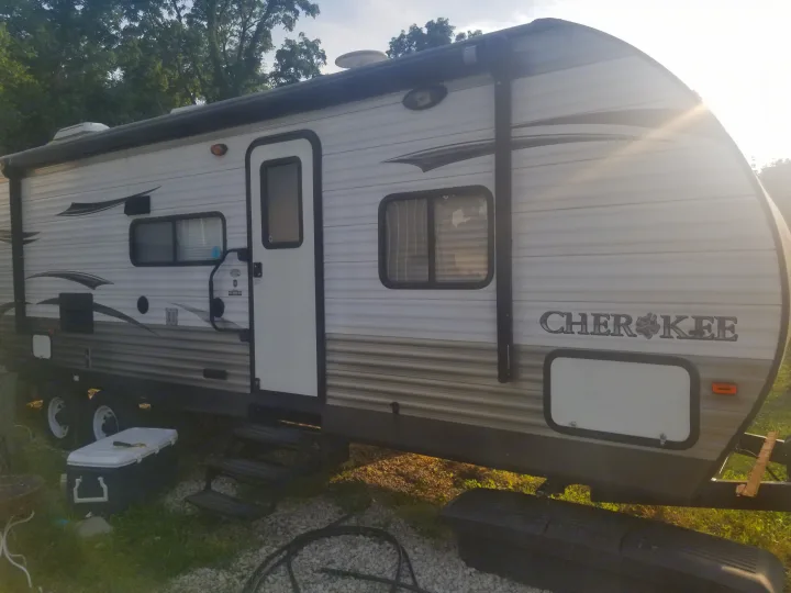Has powered awning . Forest River Cherokee Grey Wolf 2014