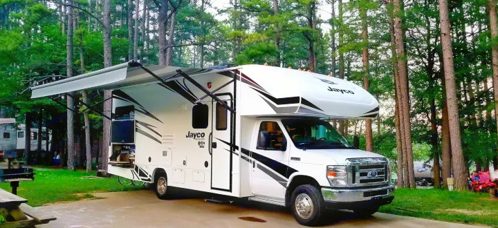 EASY TO DRIVE YET FULL OF FEATURES . Jayco Redhawk 2019