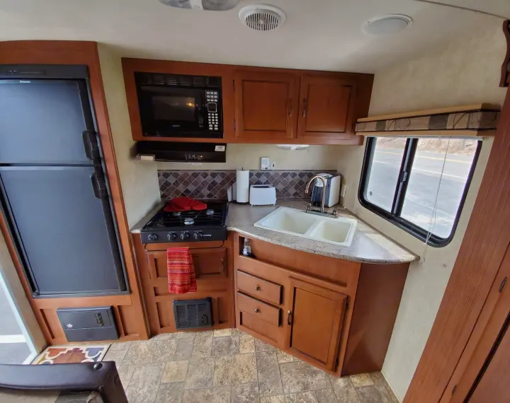 This kitchen comes equipped with refrigerator, stove, and microwave. The Grotto does not have an oven. All pictures taken May 2019.. Salem Cruise Lite M-231RKXL 2013