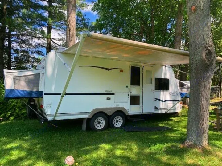 Travel Lite Bantam B225 with slide out 2004