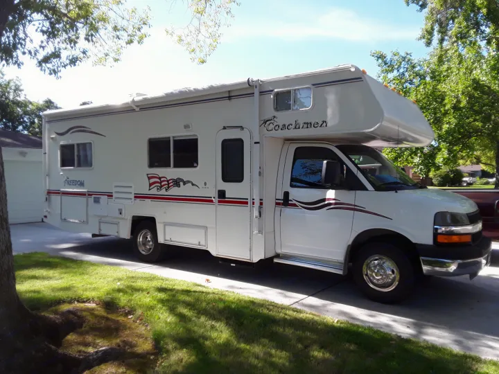 Very clean.  No major dings or dents.. Coachmen Freedom Express 2004
