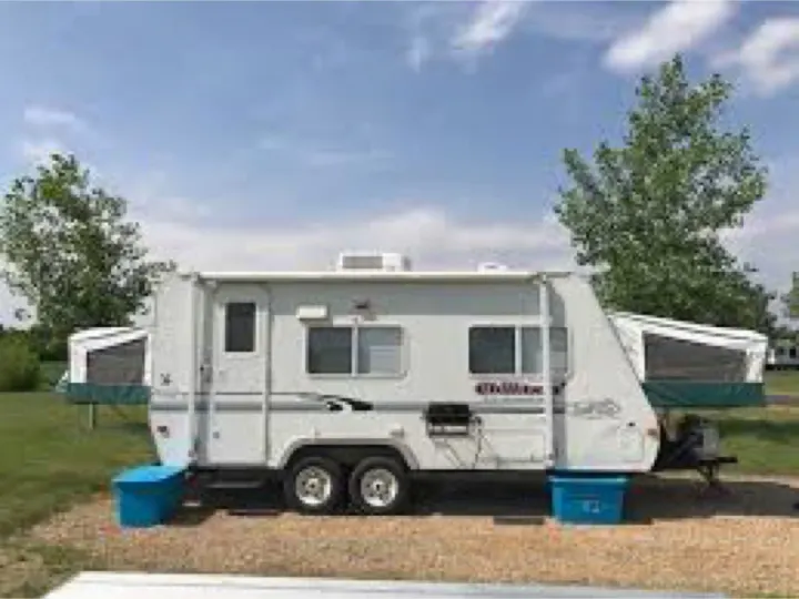 extra outside stove. R-Vision Bantam 19 2001