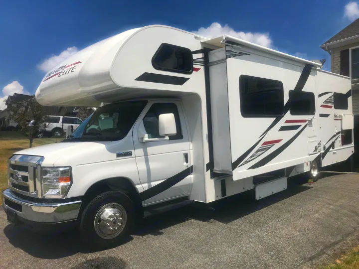 White Class C Freedom Elite RV rental on a sunny day, ready for your next travel or vacation adventure.. Thor Freedom Elite 2020