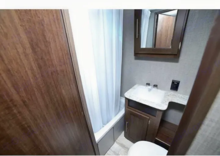 Bath and Toilet. Crossroads Zinger 2019