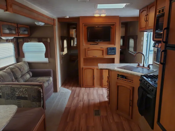 Spacious room to lounge around.. Palomino Puma 2012