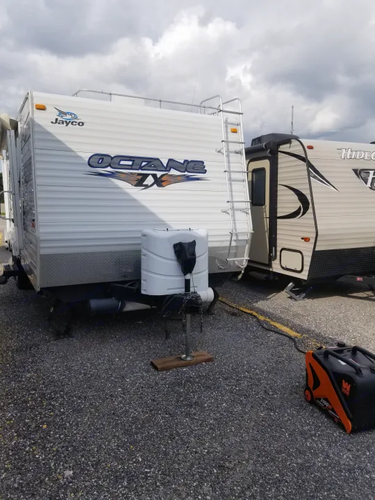 Offboard generator is included. Please see description for pricing.. Jayco Octane 2008