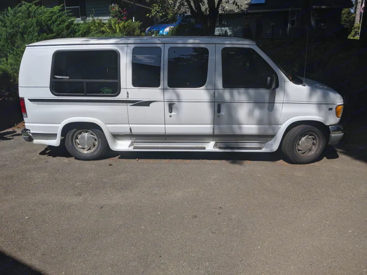 Ford Econoline 150 1999