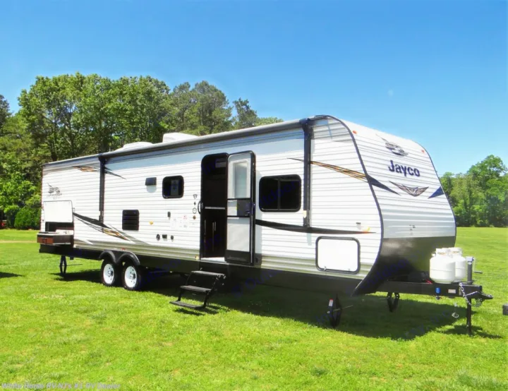 Our Jay Flight 294QBS trailer is a luxury camper is made for a big family who wants to enjoy the quiet and peaceful outdoors of Upstate, NY. The camper sits on a lot in the Catskill Mountains. Located on the top of the mountain in Ellenville, NY you will able to have a relaxing stay at the ROYAL glamp grounds.. Jayco Jay Flight 2019