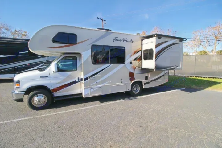Thor Motor Coach Four Winds 2018