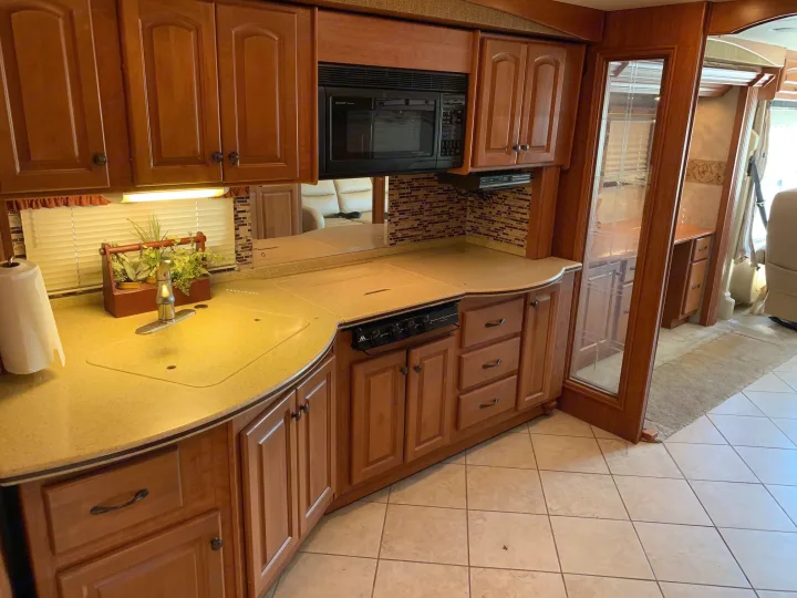 Kitchen includes microwave, range and plenty of storage . Damon Tuscany 2008