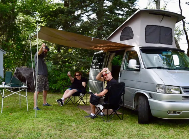 Having fun hanging with friends!. Volkswagen T4 Multivan Westfalia 2002