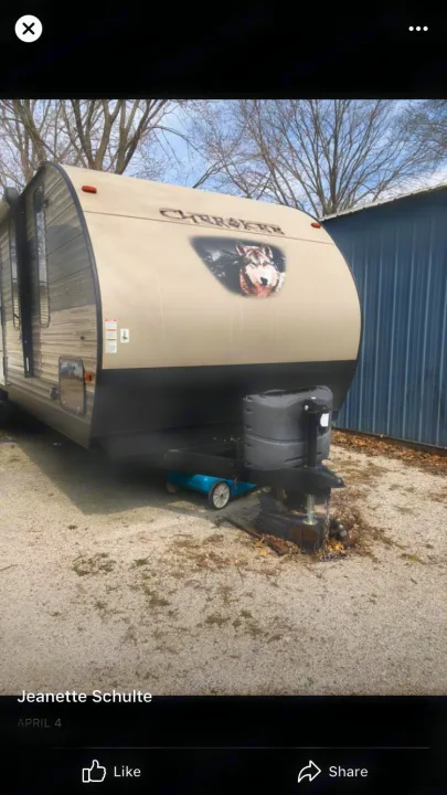 electric jack makes hookup a breeze.. Forest River Cherokee 2016