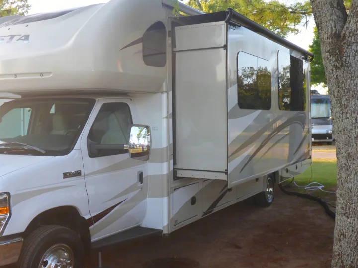 Holiday Rambler Vesta 2017