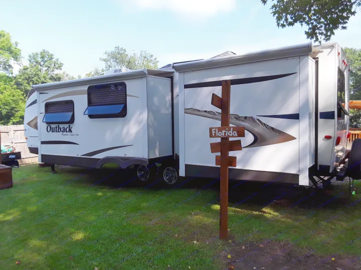 Slides with slide covers/awnings that come out automatically!. Keystone Outback BH312 2011