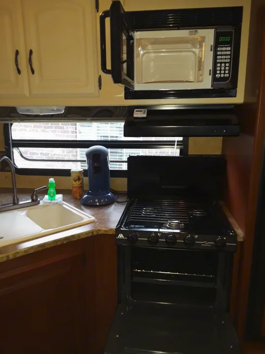 Stove top opened cover, timer on vent. Keystone Outback BH312 2011