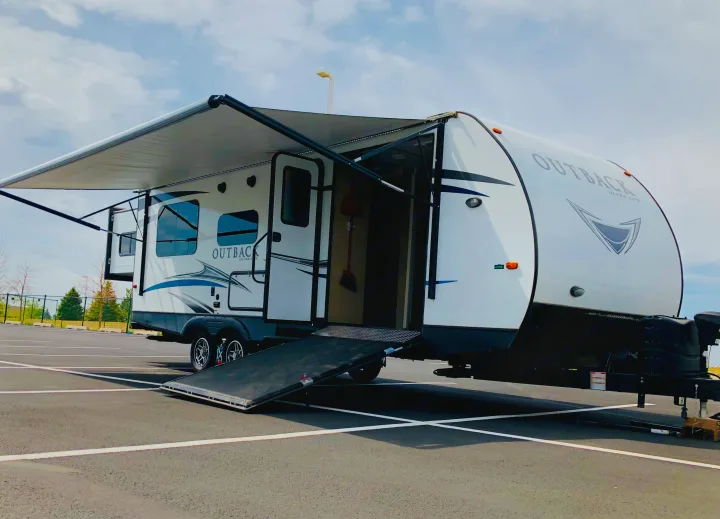 Huge awning giving plenty of protection from sun and rain.. Keystone Outback 2018