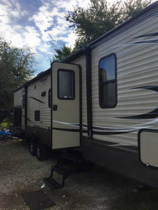 Keystone Hideout Luxury 31 RBDS 2016