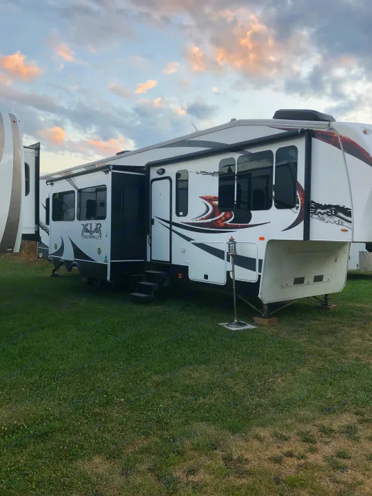Forest River Xlr Thunrderbolt 2014