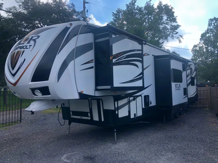 Forest River Xlr Thunrderbolt 2015