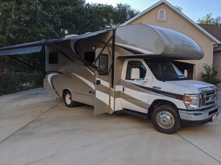 Thor Motor Coach Four Winds 2016
